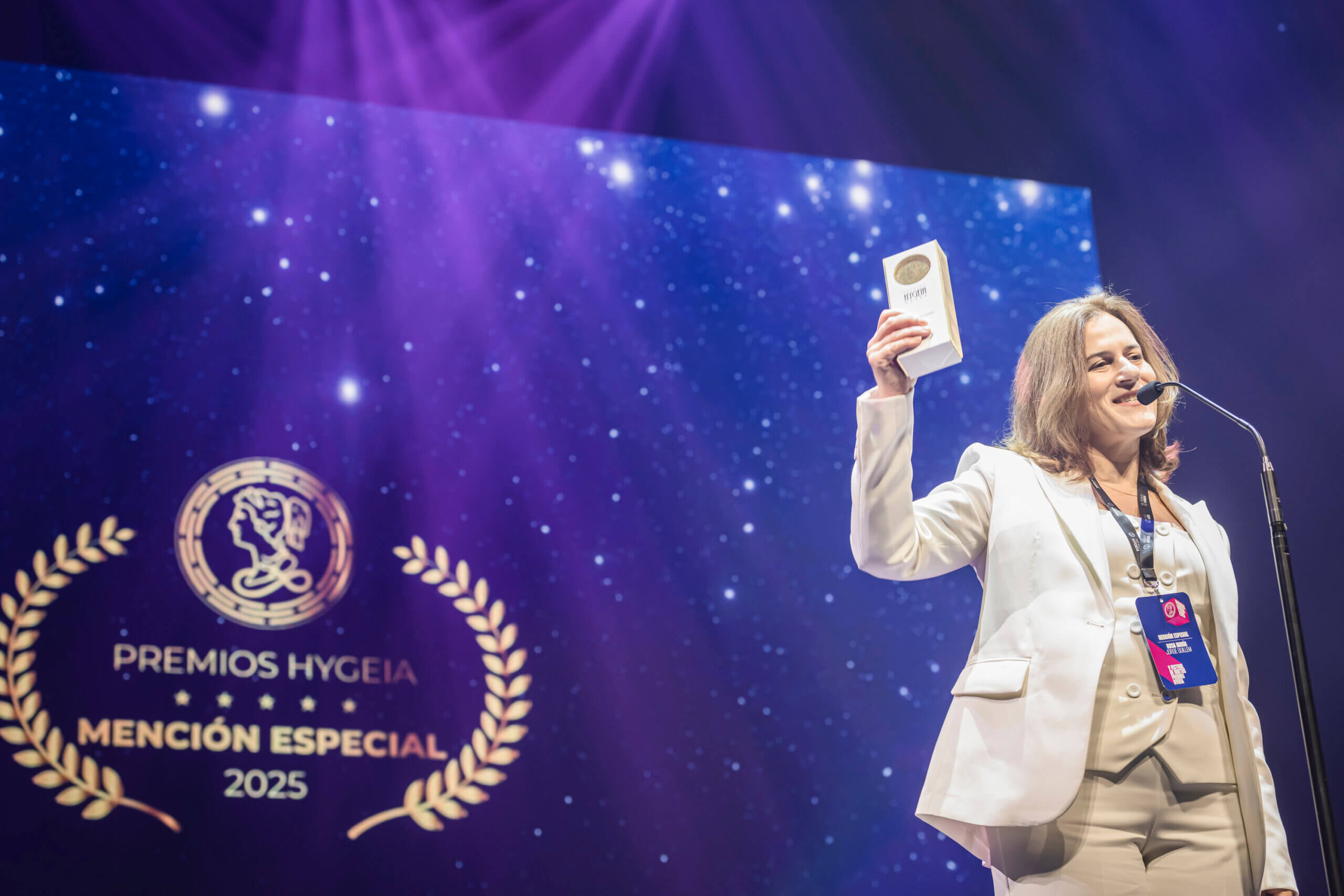 V Premios Hygeia: Rosa María Jorge Guillem, 'Mención especial' del jurado por 'Cuidando en el barro'