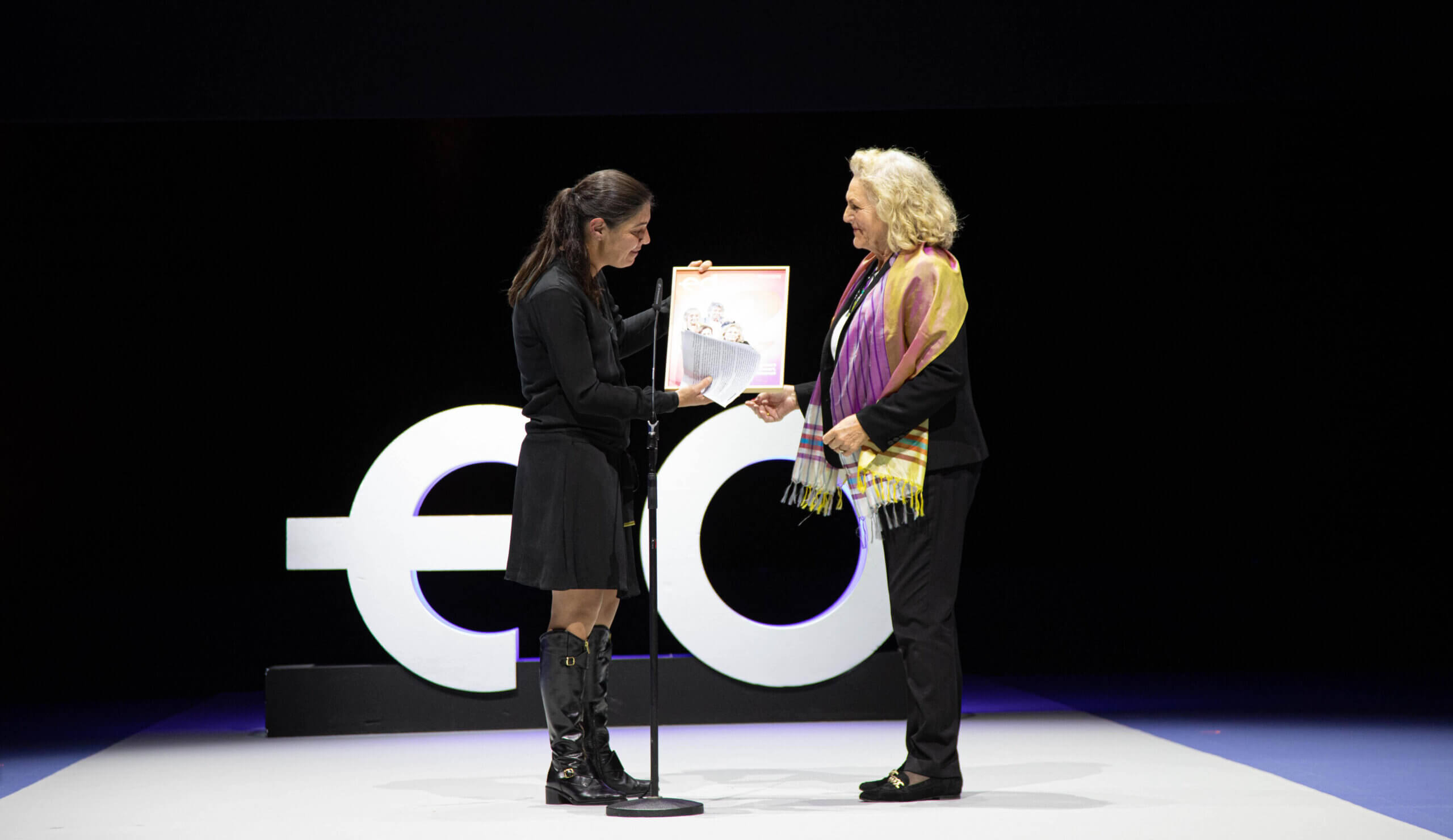 La emocionante entrega del premio 'En Sociedad' en los XI Premios ED