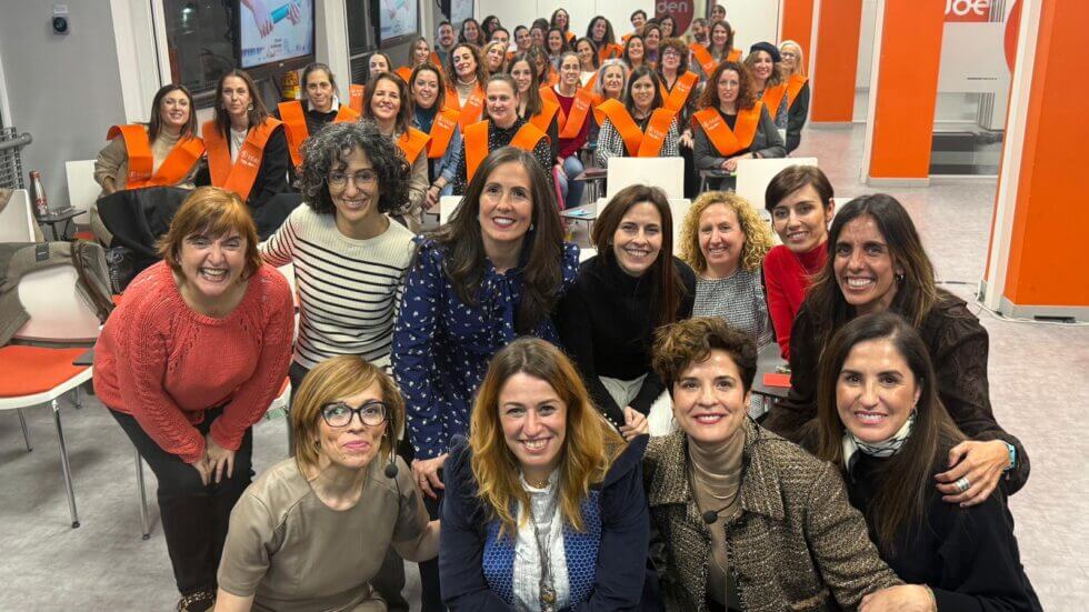 El enjambre sigue creciendo: graduación del VIII Experto de gestión y calidad desde el liderazgo enfermero de FUDEN