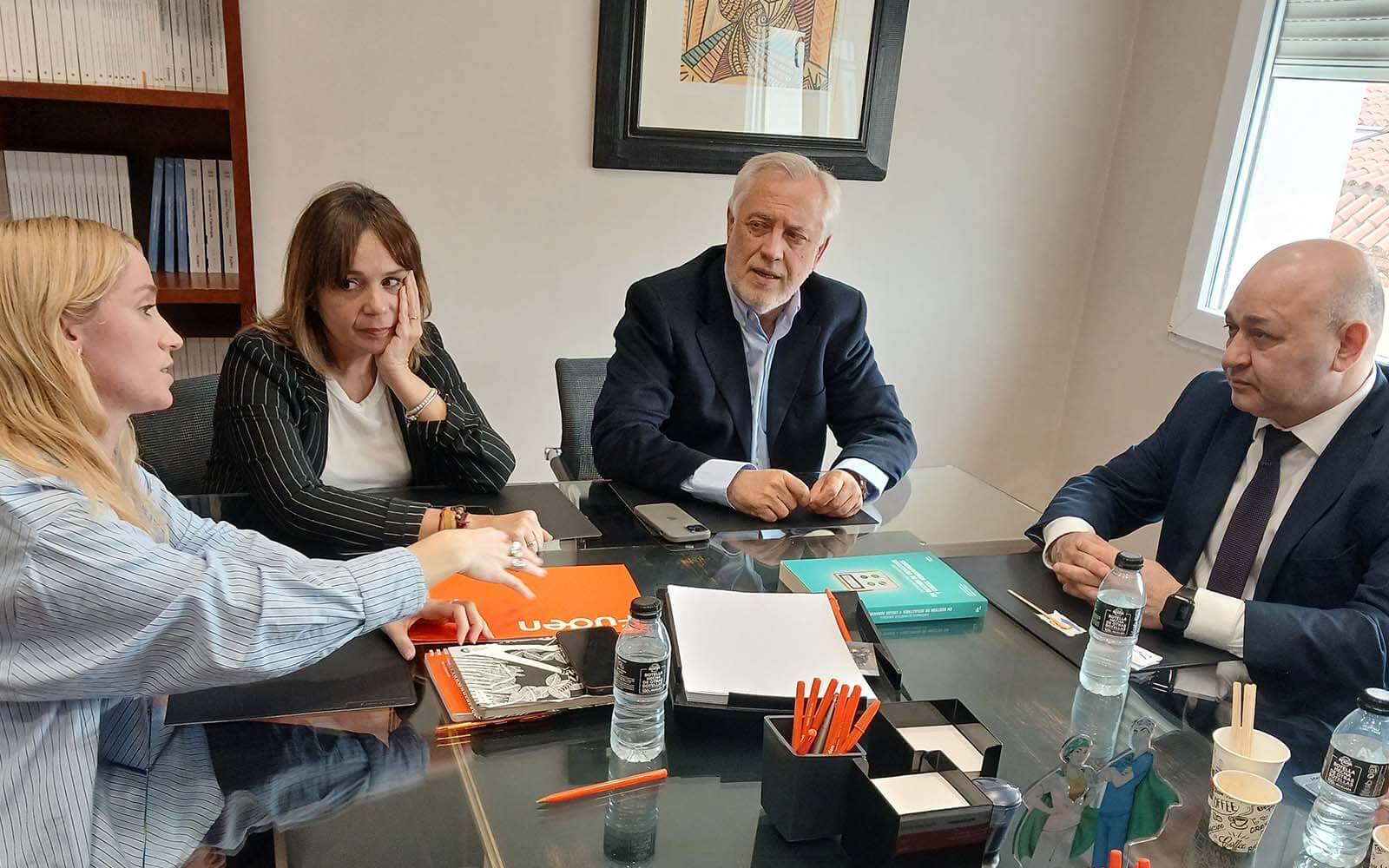 Visita del viceministro de Rectoría y Vigilancia de la Salud de Paraguay a Fuden para reforzar la cooperación en salud y desarrollo comunitario